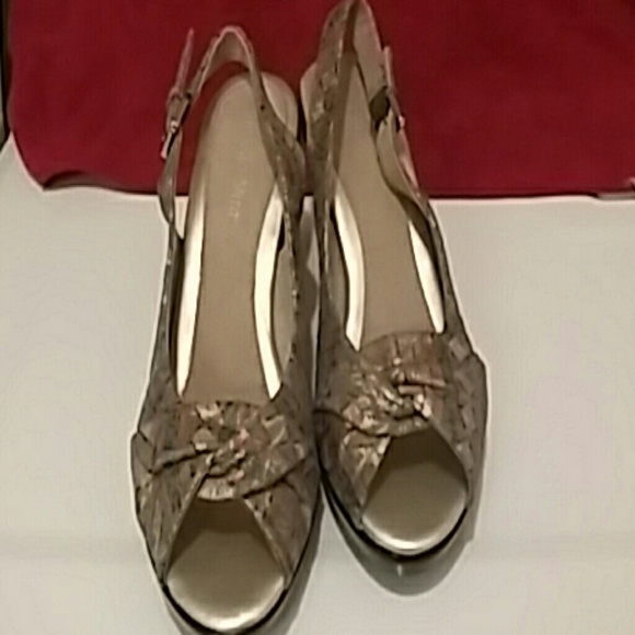 Shoes - Picture 4 of 4